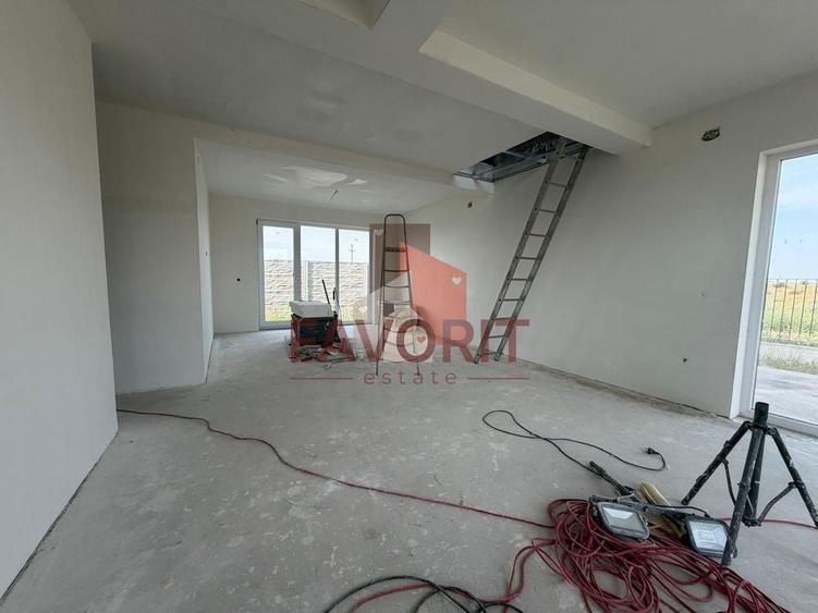 Casă cu 3 camere cu Canalizare în Sânandrei