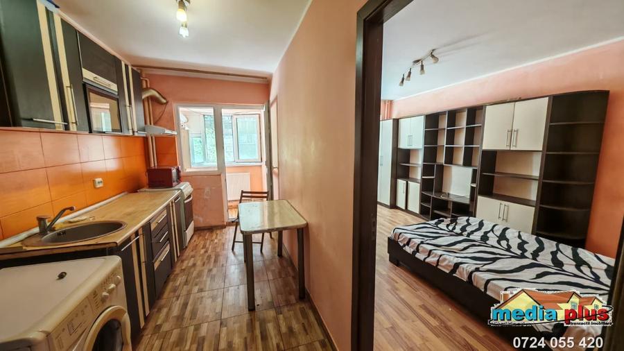 Garsonieră decomandată în Micro 20