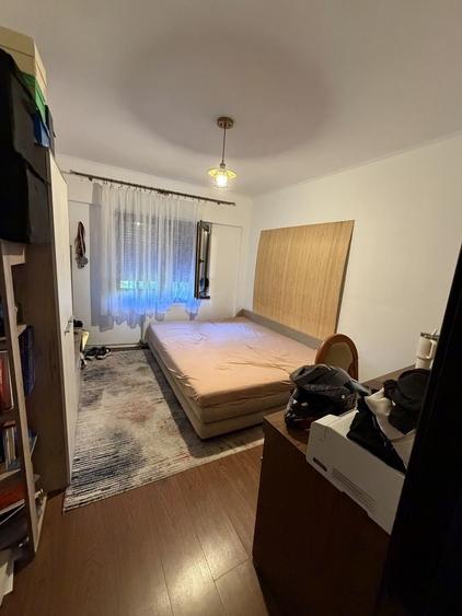 Apartament cu 4 camere decomandat în Soarelui