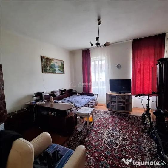 Casă cu 4 camere cu Teren 1000 Mp în Central