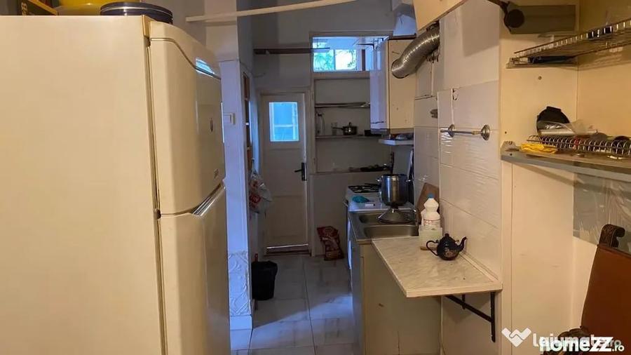 Apartament cu 3 camere semidecomandat în Basarab