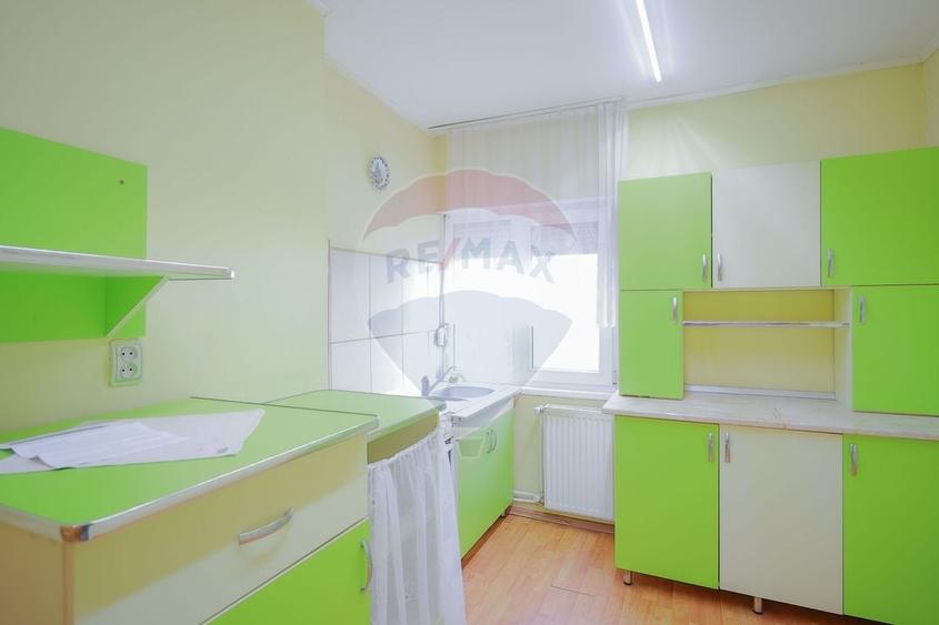 Apartament cu 2 camere semidecomandat, mobilat în Valenta