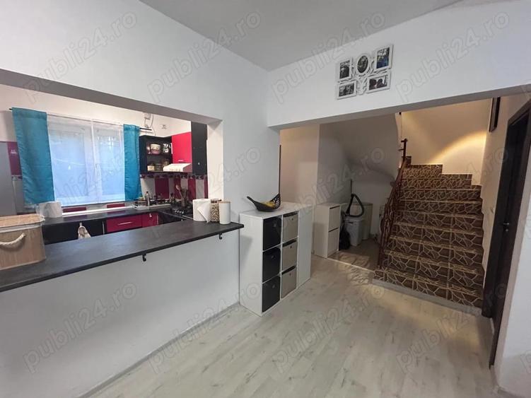 Casă cu 5 camere cu Teren 1289 Mp în Amara