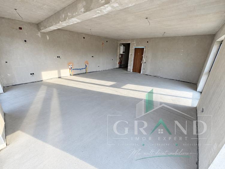 Apartament cu 4 camere semidecomandat în Andrei Mureșanu