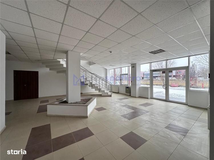 Spațiu comercial, de 500 mp, în Uricani