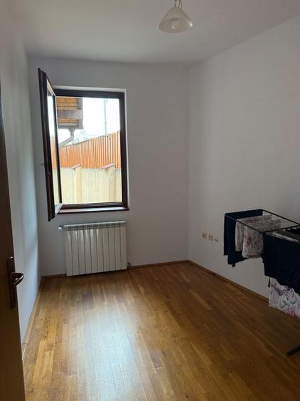 Casă individuală cu 5 camere cu Canalizare în Lipovei