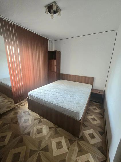 Apartament cu 3 camere semidecomandat în Decebal