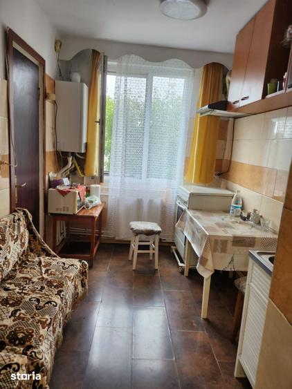 Apartament cu 3 camere semidecomandat în Republicii