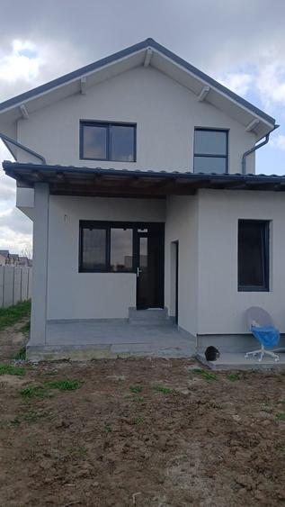 Casă cu 4 camere în Exterior Vest