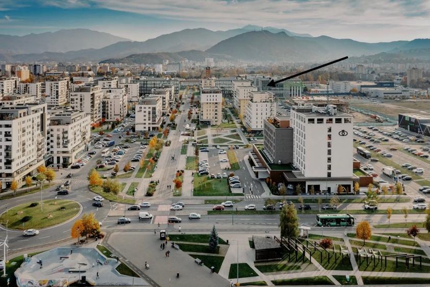 Apartament cu 3 camere decomandat în Tractorul