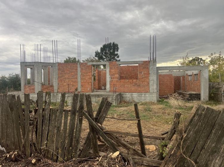 Casă cu 4 camere în Suraia