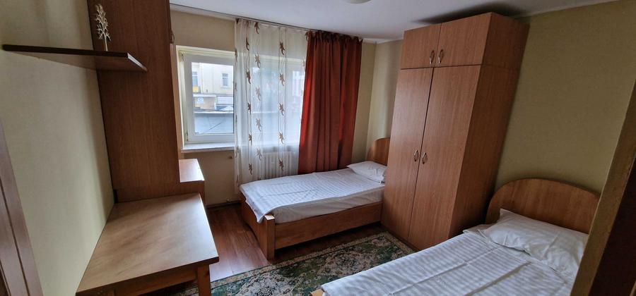 Apartament cu 3 camere decomandat în Central