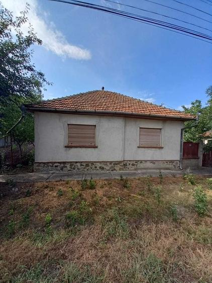 Casă cu 2 camere în Iratoșu