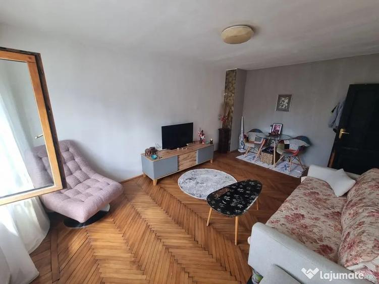 Apartament cu 2 camere decomandat în Far