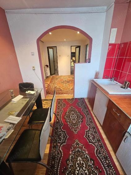 Apartament cu 3 camere decomandat în Central