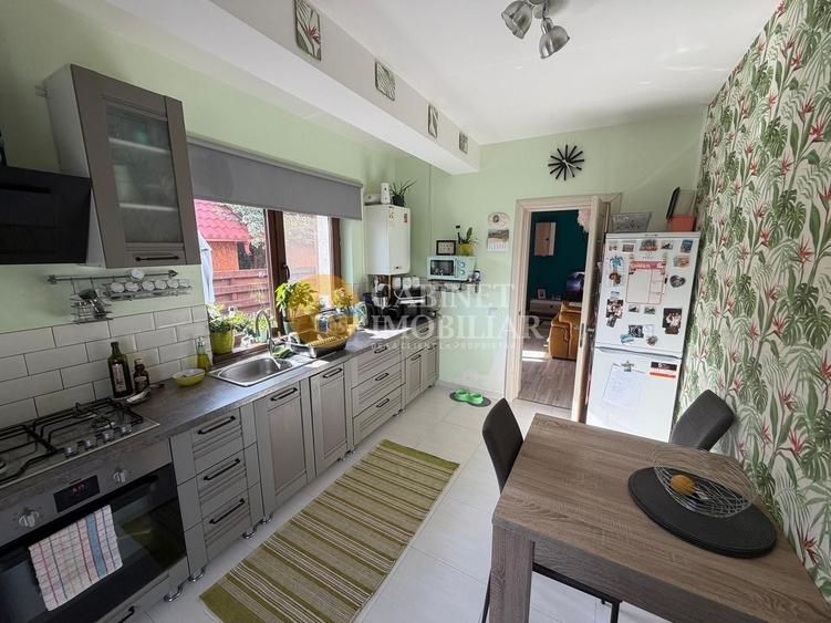 Apartament cu 3 camere decomandat, mobilat în Vișani