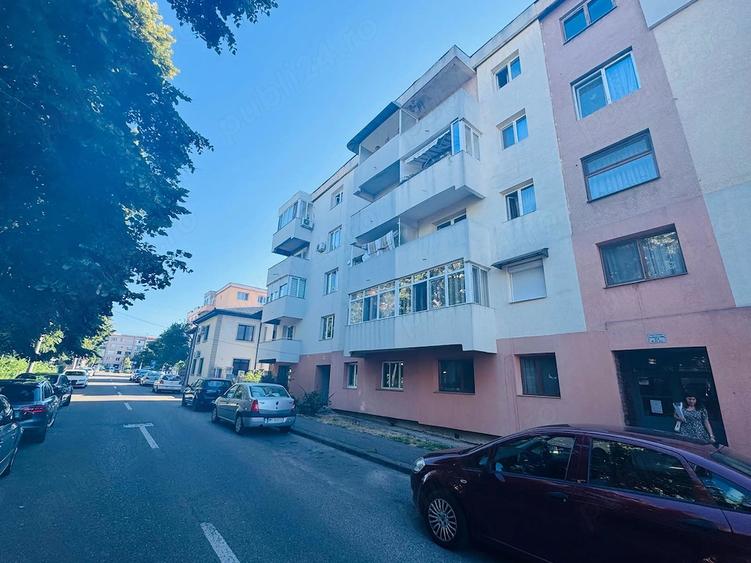 Apartament cu 3 camere decomandat în Traian