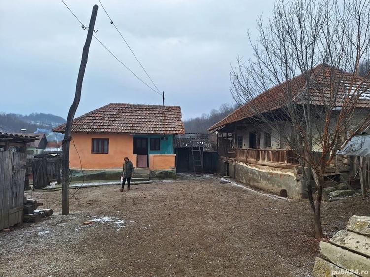 Casă cu 4 camere cu Teren 200 Mp în Central