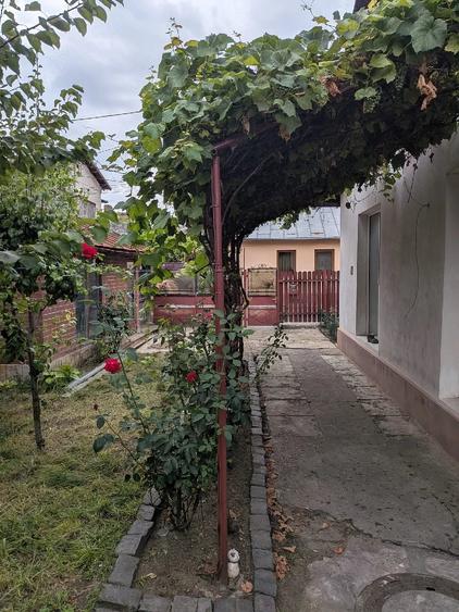 Casă cu 4 camere cu Teren 276 Mp în Central