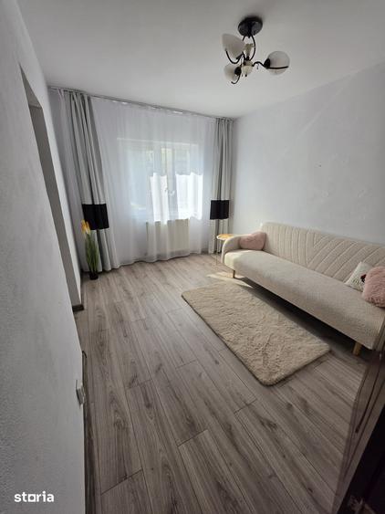 Apartament cu 4 camere decomandat în Central