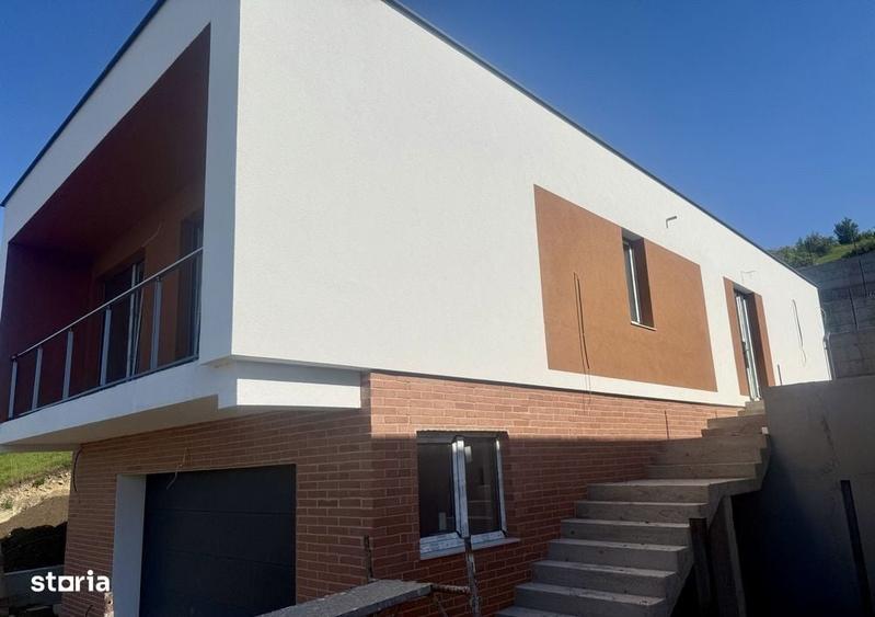 Casă cu 4 camere în Dezmir