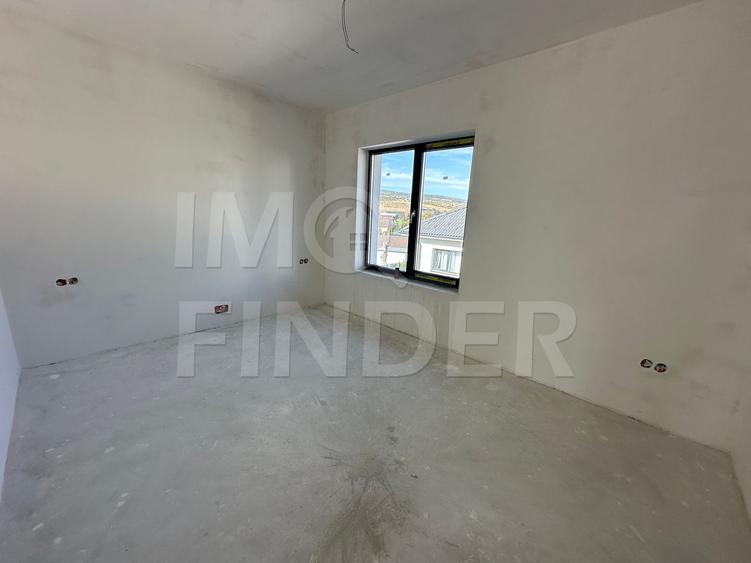 Duplex cu 4 camere cu Canalizare în Iris