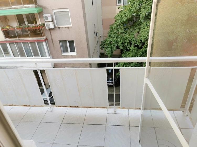 Garsonieră decomandată în Podgoria