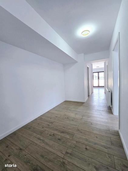 Apartament cu 4 camere decomandat în Dobroești