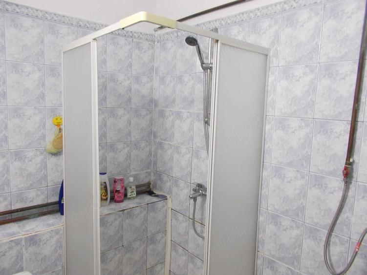 Casă cu 6 camere cu Teren 1600 Mp în Aradului