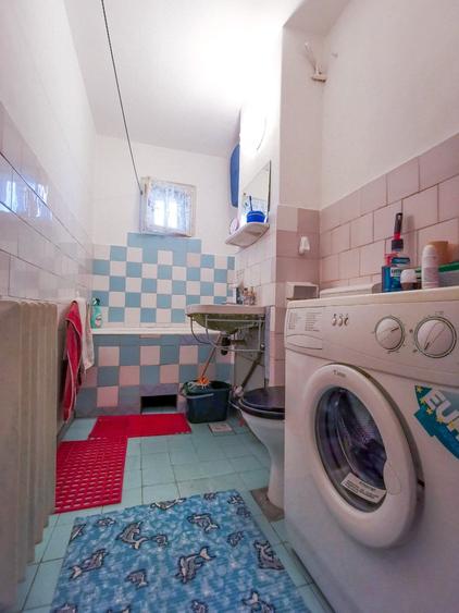 Apartament cu 4 camere semidecomandat în Gojdu