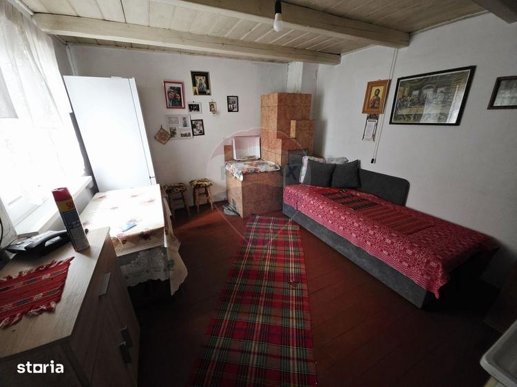 Casă cu 4 camere în Rocna