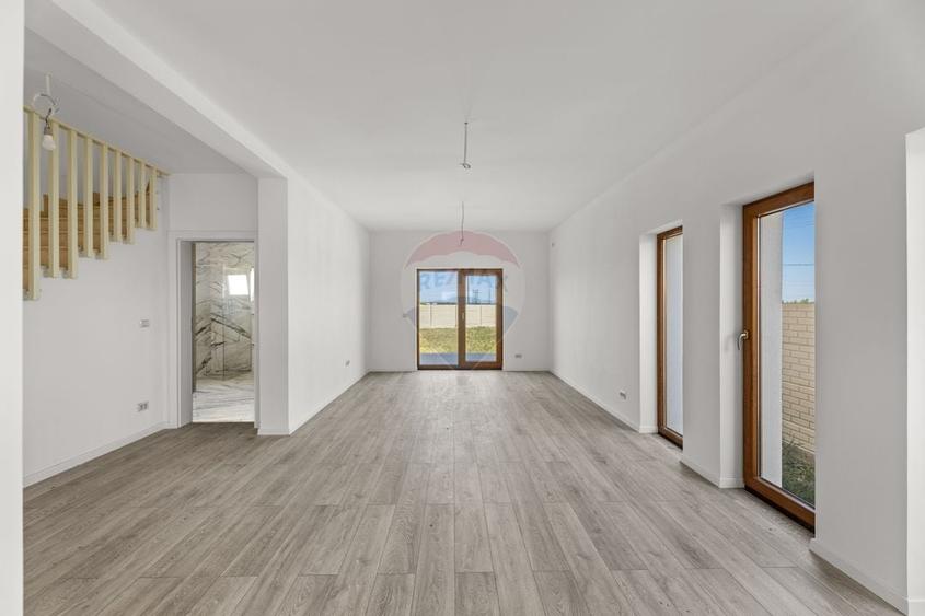 Duplex cu 4 camere cu Teren 400 Mp în Vladimirescu