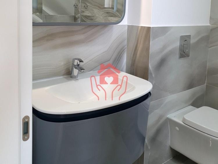 Apartament cu 3 camere decomandat în Romană