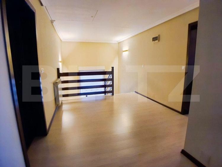 Casă individuală cu 5 camere cu Garaj în Unirea