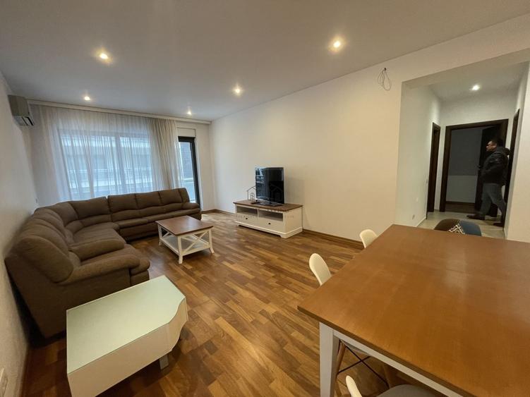 Apartament cu 3 camere decomandat, mobilat în Străulești