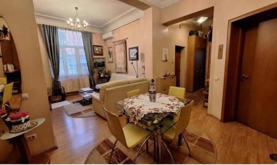 Apartament cu 4 camere în P-ța Romană