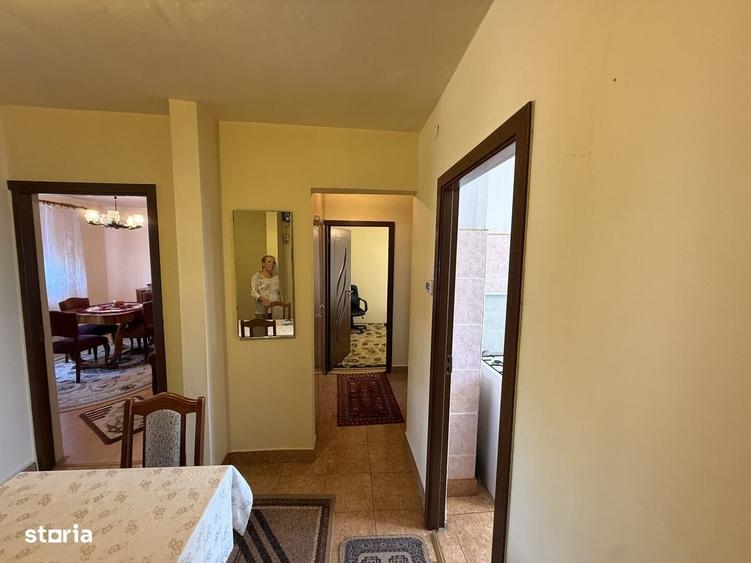 Apartament cu 3 camere decomandat în Decebal