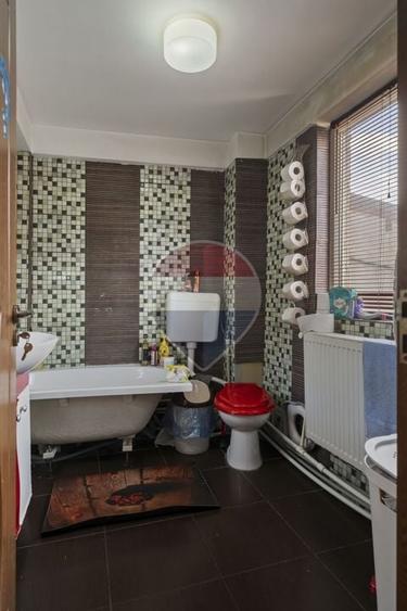 Casă individuală cu 14 camere cu Teren 457 Mp în Rahova
