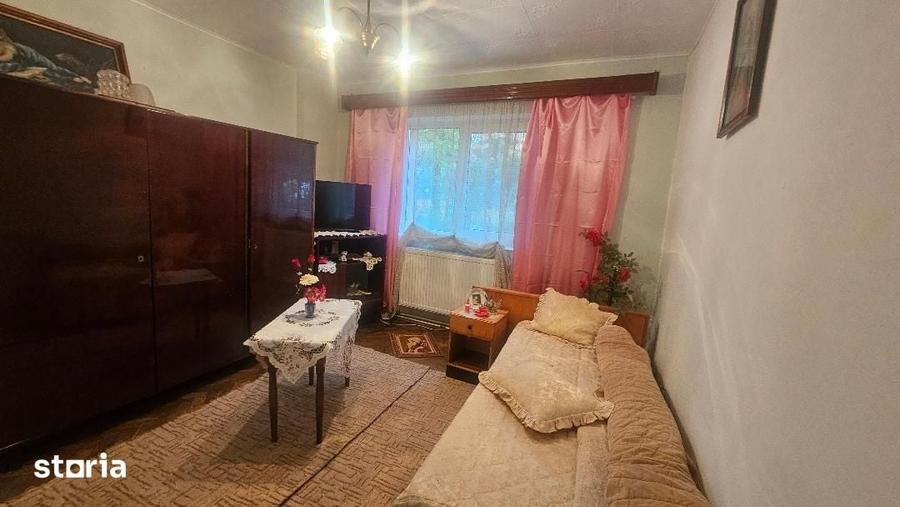 Apartament cu 3 camere decomandat în Cetate