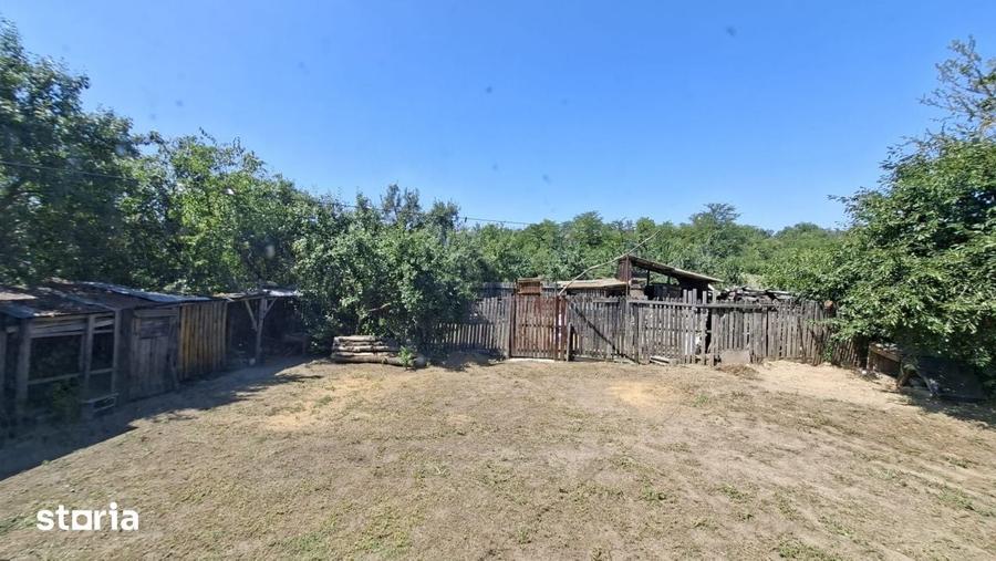 Casă cu 3 camere cu Teren 1667 Mp în Teiu