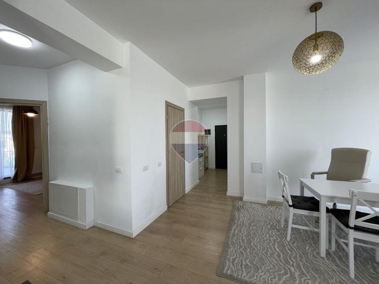 Apartament cu 3 camere semidecomandat, mobilat în Pipera