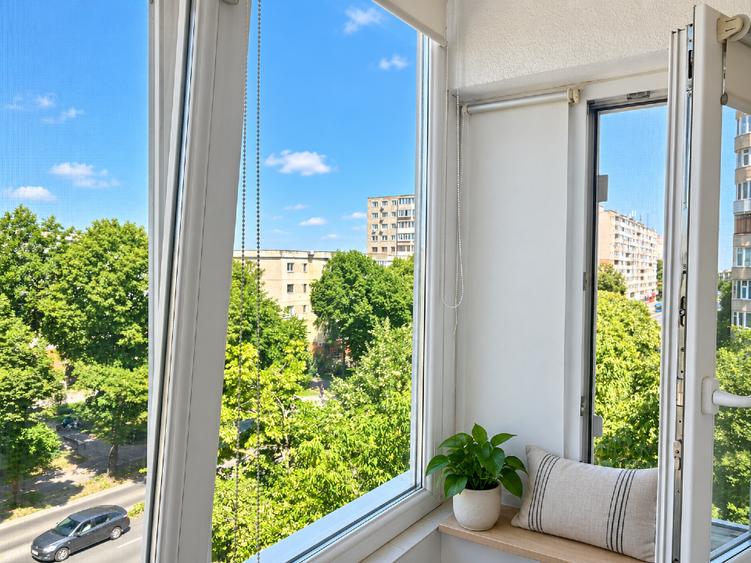Apartament cu 3 camere decomandat, mobilat în Casa de Cultură