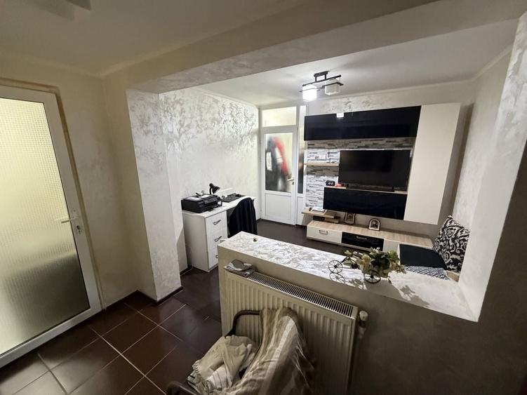 Apartament cu 3 camere, mobilat în Viziru 3