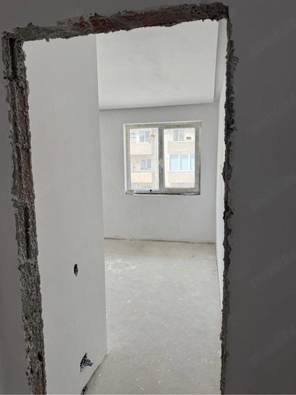 Apartament cu 3 camere decomandat în Florești