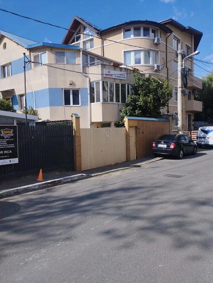 Casă cu 4 camere cu Teren 225 Mp în Splaiul Unirii