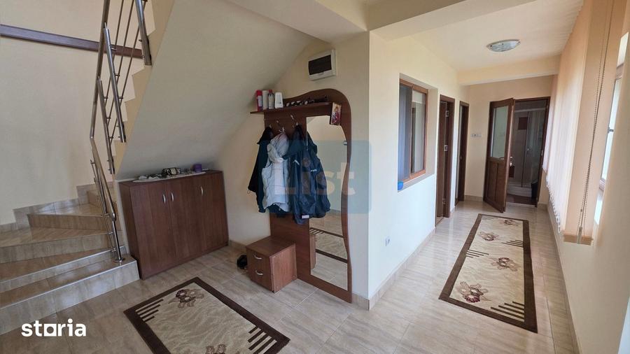 Casă cu 6 camere cu Teren 1361 Mp în Dubova