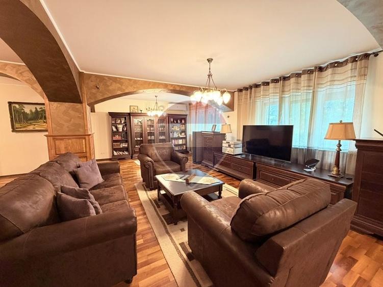 Apartament cu 3 camere decomandat, mobilat în Buzaului