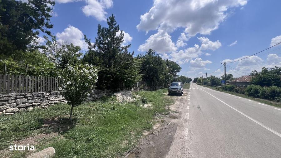 Casă cu 4 camere în Olteni