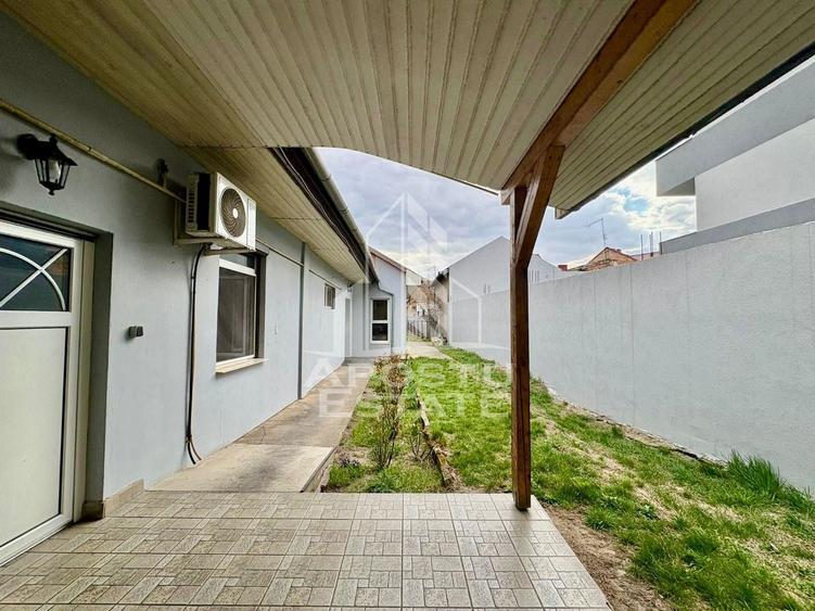 Casă individuală cu 8 camere cu Canalizare în Traian