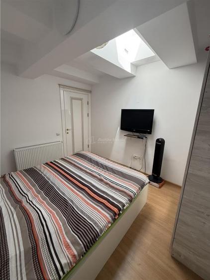 Apartament cu 2 camere semidecomandat în Tei
